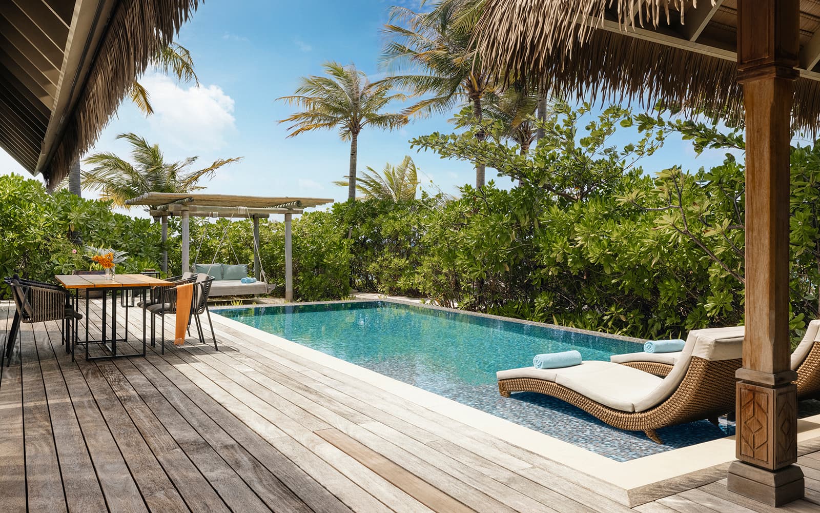 King Beach Villa With Pool