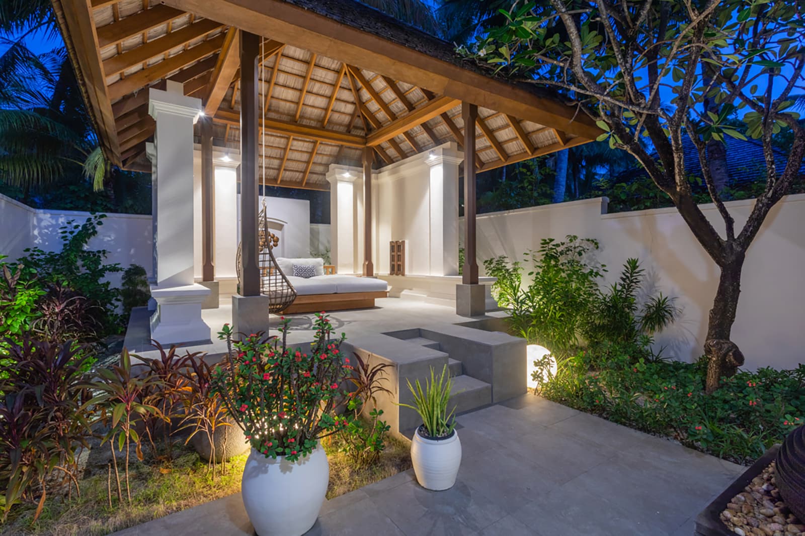 Deluxe Beach Villa With Pool