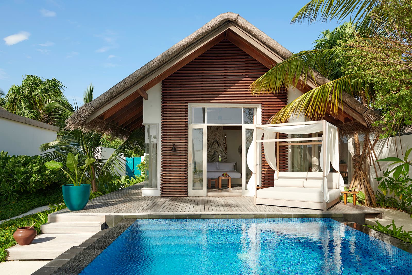 Deluxe Beach Sunrise Villa With Private Pool